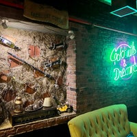 Foto diambil di Mr.B Cocktail Bar &amp;amp; Bistro oleh Uğur pada 5/19/2023