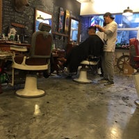 12/21/2017 tarihinde Iain F.ziyaretçi tarafından Hair House Barbershop by Adam Chan'de çekilen fotoğraf