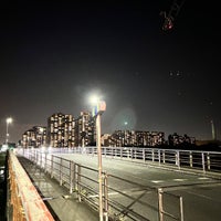 Photo taken at ガス橋 ・平間歩道橋 by Tring on 10/23/2022