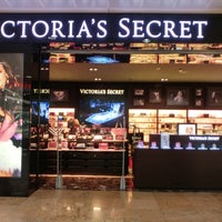 Photo taken at Victoria&amp;#39;s Secret by Pedro H. on 11/1/2018