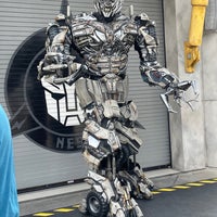 Photo taken at Transformers: The Ride - 3D by Sabreen K. on 1/31/2023