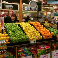 Foto scattata a Northgate Gonzalez Markets da Juanita il 11/4/2011