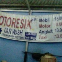 Photo taken at Otoresik Car Wash (Snow Wash System) by ari w. on 11/6/2011
