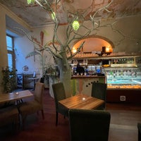 Foto tirada no(a) Cafe Botanica por Katerina K. em 3/7/2022