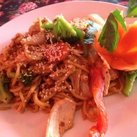 Снимок сделан в Nooddi Thai Chef пользователем Sam K. 8/7/2013