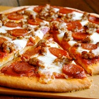รูปภาพถ่ายที่ Pizza Blitz โดย King J. เมื่อ 9/14/2012