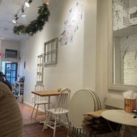 3/12/2021 tarihinde Lauren ziyaretçi tarafından La Bouche Cafe'de çekilen fotoğraf