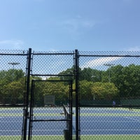 Das Foto wurde bei Rock Creek Tennis Center von Kirk am 5/12/2018 aufgenommen