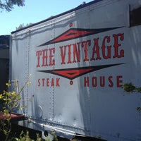 Foto tirada no(a) The Vintage Steakhouse por Bridget W. em 6/22/2013