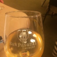 Das Foto wurde bei San Pasqual Winery Tasting Room von Jennifer A. am 7/16/2015 aufgenommen