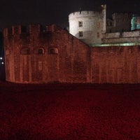 Photo taken at Blood Swept Lands and Seas of Red - Tower of London WW1 Poppy Memorial by Nicolas H. on 11/11/2014