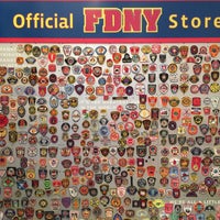 รูปภาพถ่ายที่ FDNY Fire Zone โดย Ari D. เมื่อ 10/26/2015