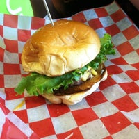 Das Foto wurde bei Knucklehead Burgers von Ari D. am 9/29/2012 aufgenommen