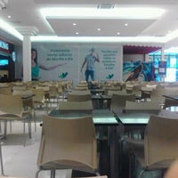 รูปภาพถ่ายที่ Plaza Shopping Itavuvu โดย Valdir d. เมื่อ 9/21/2012