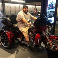 รูปภาพถ่ายที่ Harley-Davidson Museum โดย Jorge C. เมื่อ 9/19/2022