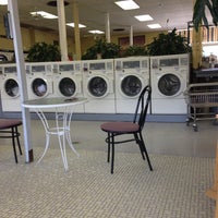 รูปภาพถ่ายที่ The Laundry Lounge โดย Victoria W. เมื่อ 5/8/2013