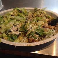 Photo taken at Chipotle Mexican Grill by Keila B. on 11/14/2015