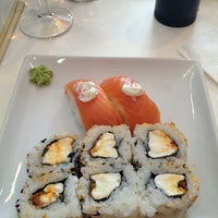Foto tirada no(a) Eat Sushi por Laurie V. em 4/12/2013