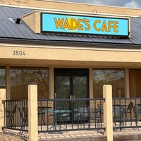 Foto diambil di Wade&amp;#39;s Cafe oleh Bill P. pada 5/15/2024