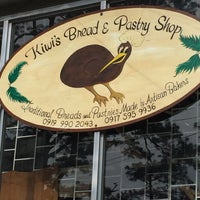 Foto tirada no(a) Kiwi Bread and Pastry Shop por Norina H. em 8/7/2015