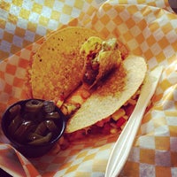 Foto tirada no(a) Holy Guacamole Mexican Grill por Christopher D. em 8/6/2013