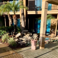Снимок сделан в Holiday Inn San Diego - Bayside пользователем Betsy R. 2/16/2022