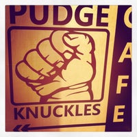 รูปภาพถ่ายที่ Pudge Knuckles โดย Karl V. เมื่อ 4/16/2013