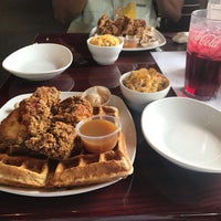 Photo taken at Dame&amp;#39;s Chicken &amp;amp; Waffles by Robert K. on 9/21/2018
