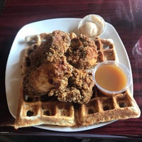Photo taken at Dame&amp;#39;s Chicken &amp;amp; Waffles by Robert K. on 9/21/2018