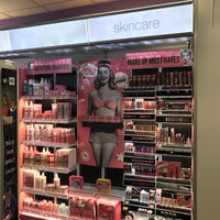 Photo taken at Duane Reade by Exey P. on 7/28/2017