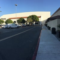 Foto tirada no(a) Laguna Hills Mall por DT em 10/7/2016