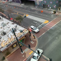 Foto diambil di Downtown Grand Las Vegas oleh DT pada 1/19/2023