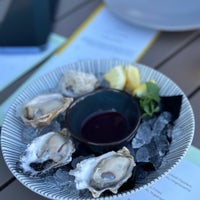 Foto scattata a AURA waterfront restaurant + patio da DT il 6/7/2023