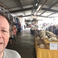 Foto tirada no(a) Mesa Market Place Swap Meet por Craig W. em 4/19/2019