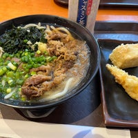 Foto diambil di U:DON Fresh Japanese Noodle Station oleh Roobs pada 3/26/2024