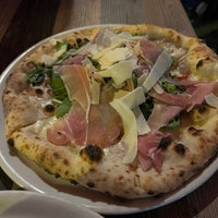 Photo taken at Menomalé Pizza Napoletana by Pietro M. on 11/13/2021