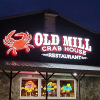 รูปภาพถ่ายที่ Old Mill Crab House โดย John S. เมื่อ 9/23/2021
