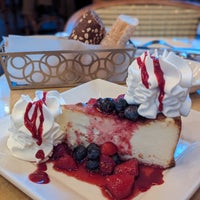 Photo taken at The Cheesecake Factory by Song on 9/27/2023