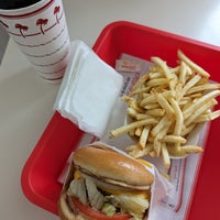 Photo taken at In-N-Out Burger by Song on 9/20/2023