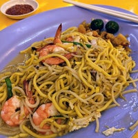 Photo taken at Kim&amp;#39;s Famous Fried Hokkien Prawn Mee by Song on 12/12/2020