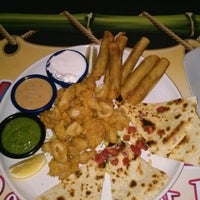 Das Foto wurde bei Coconuts Beach Bar and Mexican Grill von Simmone @. am 12/16/2012 aufgenommen