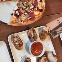 Photo taken at Olivia&amp;#39;s Pizzeria by Pasavul on 4/2/2019