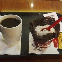 Photo taken at Cold Stone Creamery by Mo F. on 4/23/2013