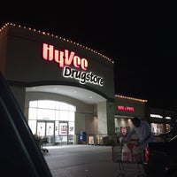Foto tirada no(a) Hy-Vee Drugstore por Will J. em 10/31/2016