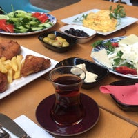Снимок сделан в Shayna Cafe &amp;amp; Bahçe пользователем Hande 10/31/2020