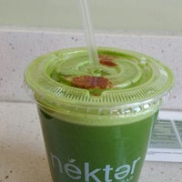 Снимок сделан в Nekter Juice Bar пользователем Tien D. 7/13/2015