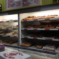 Photo taken at Sweetwater&amp;#39;s Donut Mill by 🙈🙉🙊Alyssa B. on 4/29/2013