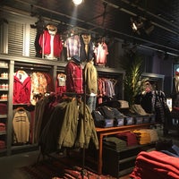 hollister in woodfield mall