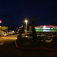 Photo taken at Applebee&#39;s Grill + Bar by Daniel O. on 8/17/2013