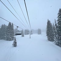 Снимок сделан в Alta Ski Area пользователем Corey G. 3/8/2023